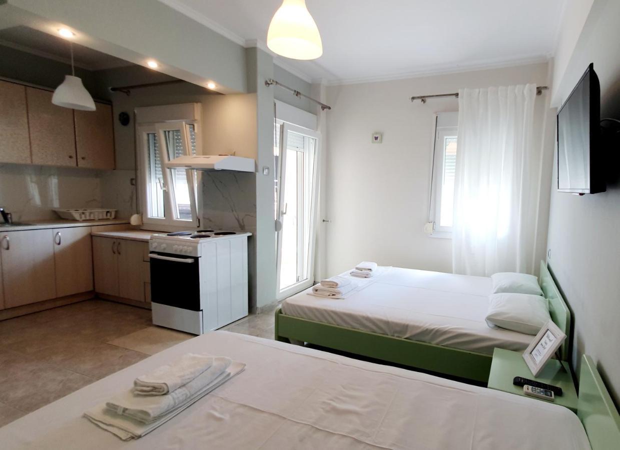 Seaside Luxury Suites Paralía Extérieur photo